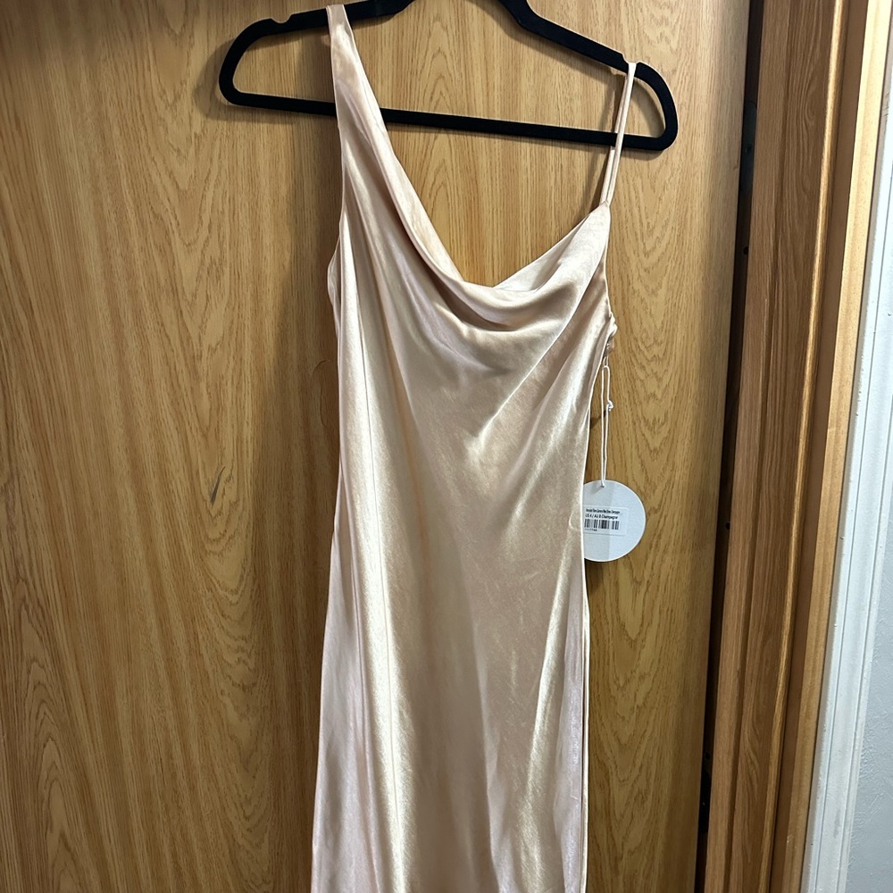 Princess Polly, Size 4, Gold